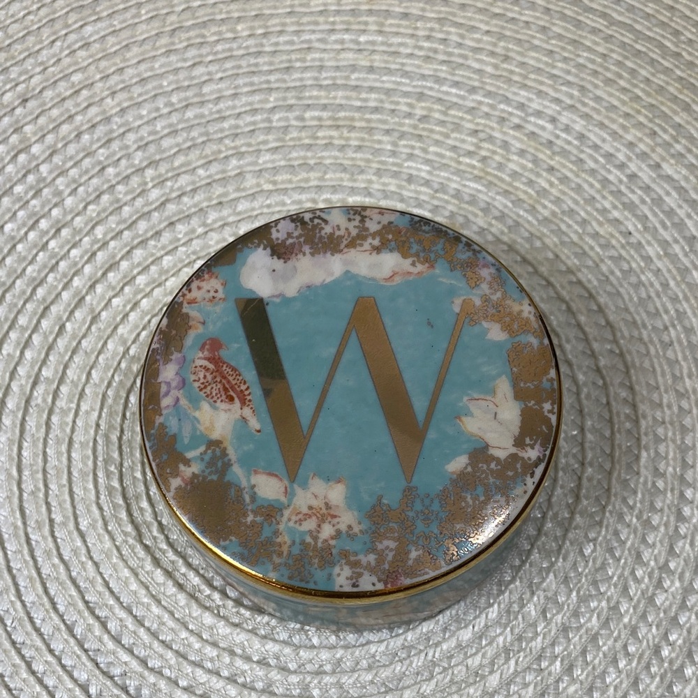 Anthropologie Emmaline Stoneware Lidded Monogram Trinket Dish letter